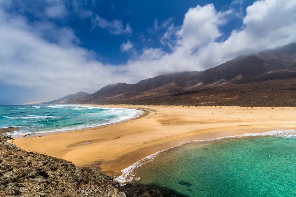 Paisaje virgen de la Playa de Cofete en el Parque Natural de Jandía, Fuerteventura